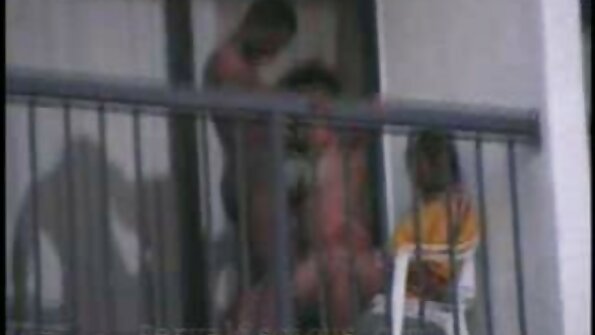 Anastasia bekommt ihre Muschi in ihrer eigenen Küche gegessen