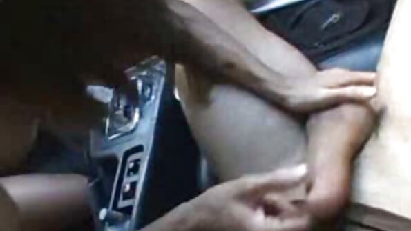 MILF-ul Riley Jenner cu ochi aluni se face creampied anal