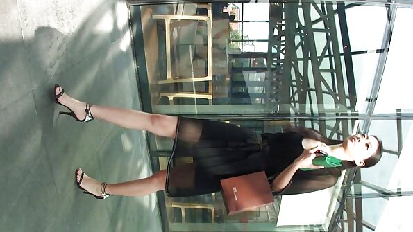 Asiatisches Dienstmädchen wird von einem weißen Mann mit Glatze zum Sex benutzt